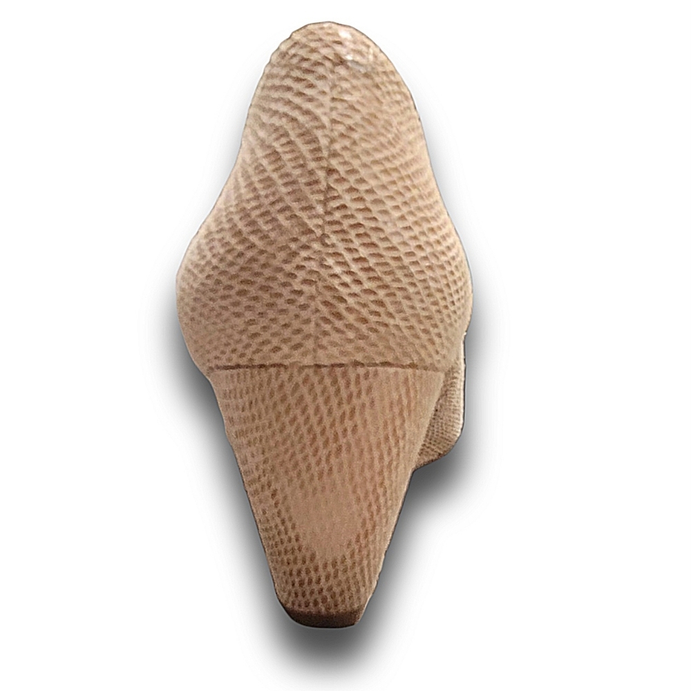 BCBGeneration Tan Beige Snake Embossed Leather Wedge Heel Shoes SZ 7 Round Toe - Picture 10 of 14